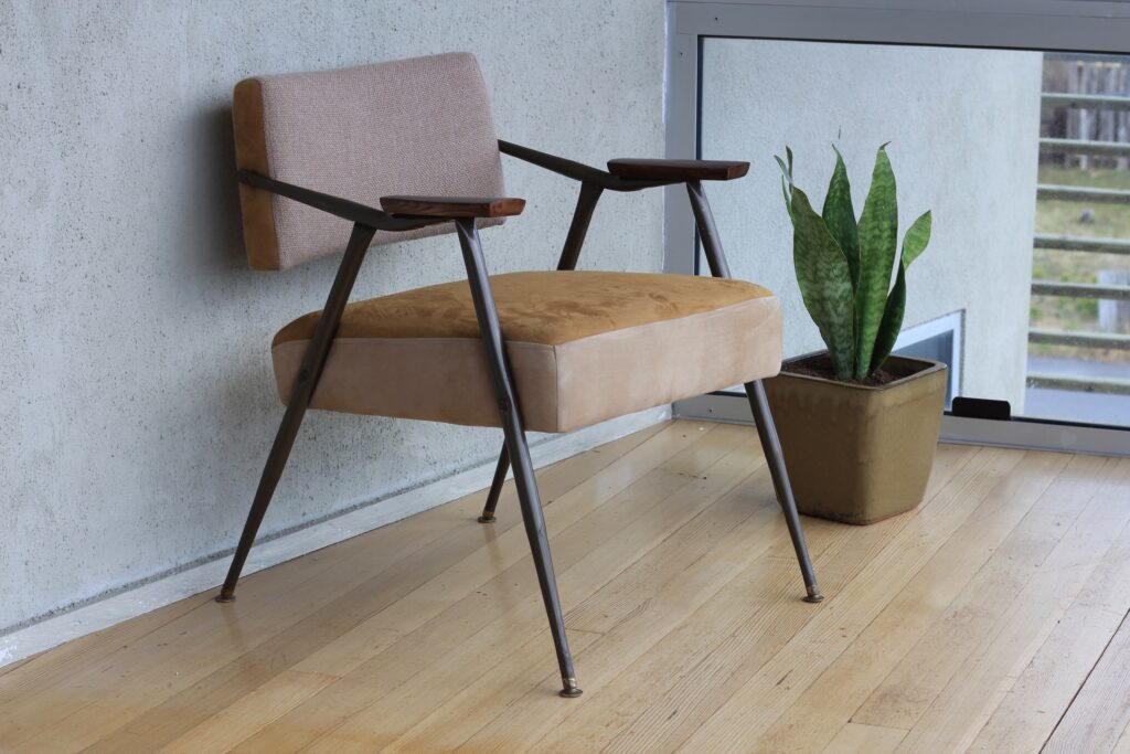 Troscan is seeking a Senior Designer- Furniture and Objects in Chicago, IL